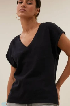 Tops & Shirts*By bar momi logo top | jet black
