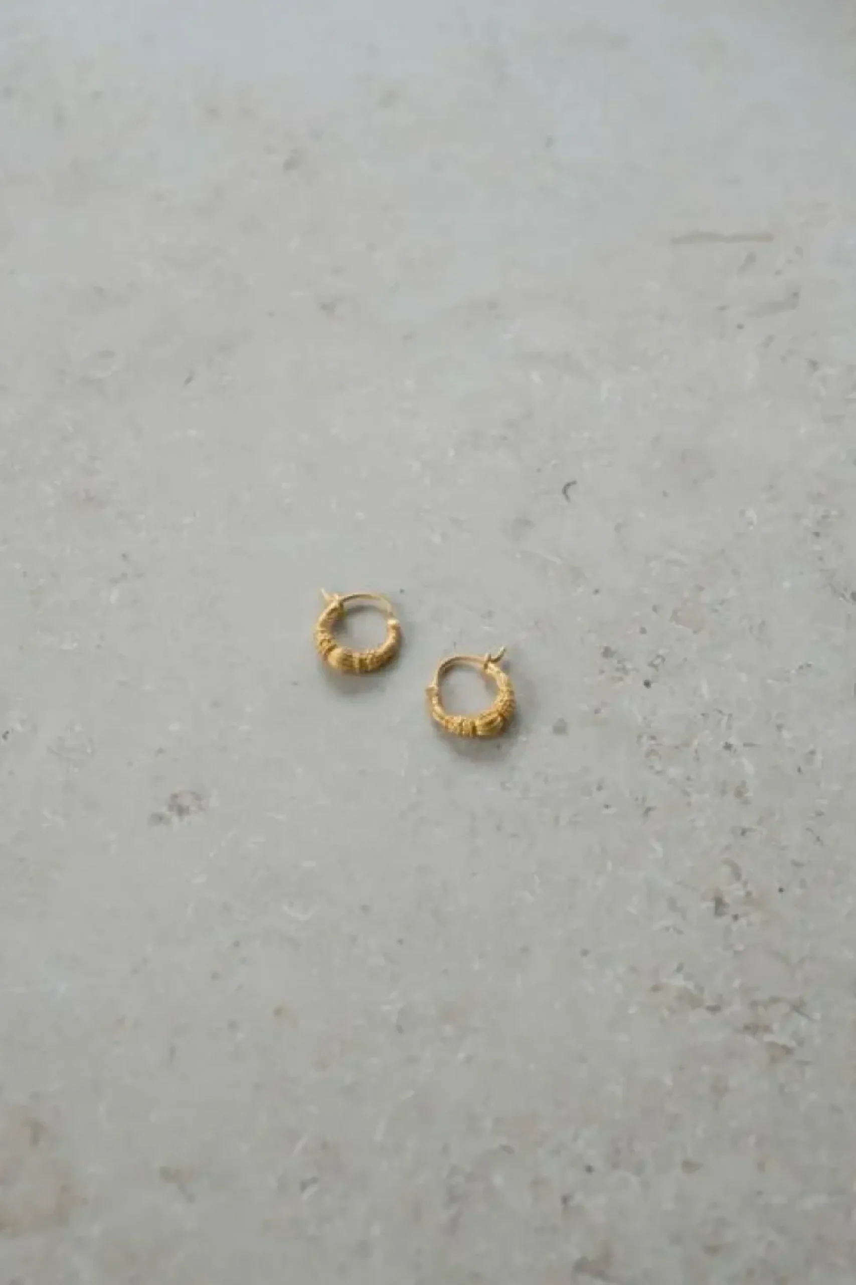 Oorbellen|Sieraden*By bar PD art hoop earring small | gold